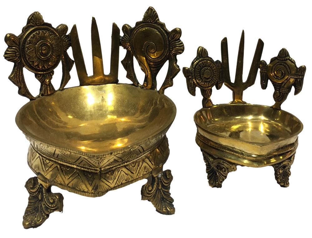 Golden Brass Thiruman Shanku Chakra Akanda Vilaku or Pooja Decorative  oil Broader Deepak Size 4 &  6.5 inches